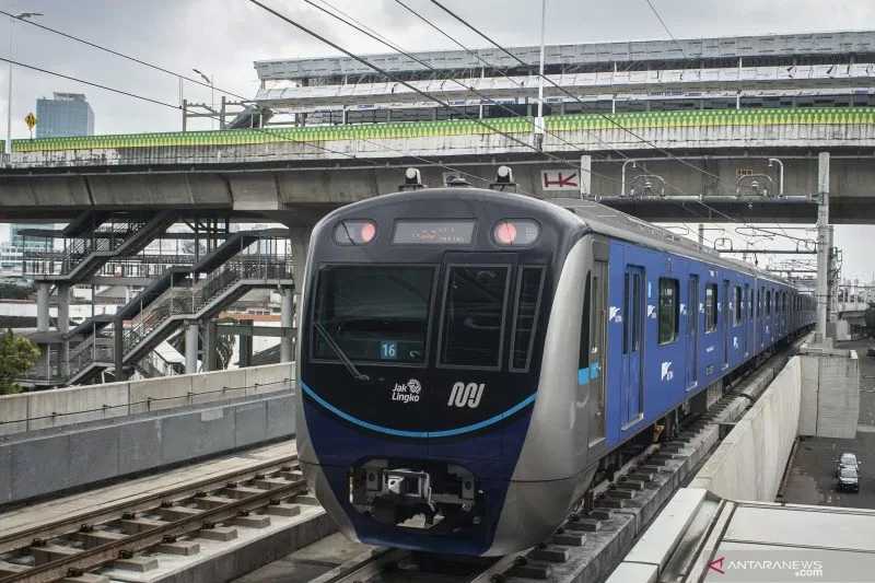 MRT Uji Coba Perawatan Kereta Ratangga