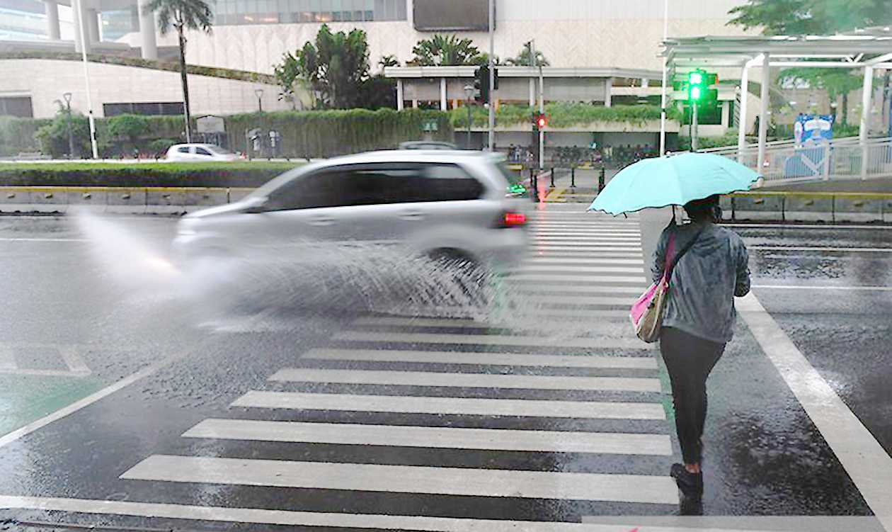Mucul Genangan di Tiga Ruas Jalan Jakarta Akibat Hujan Lebat