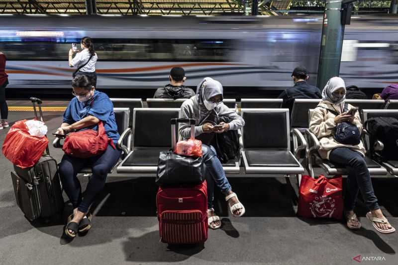 Mudik Lebaran, Penumpang Kereta Api Tetap Diwajibkan Pakai Masker