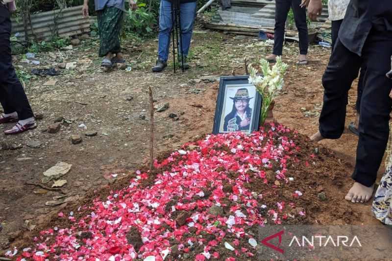 Musisi Jhony Iskandar Dimakamkan di Kabupaten Bogor