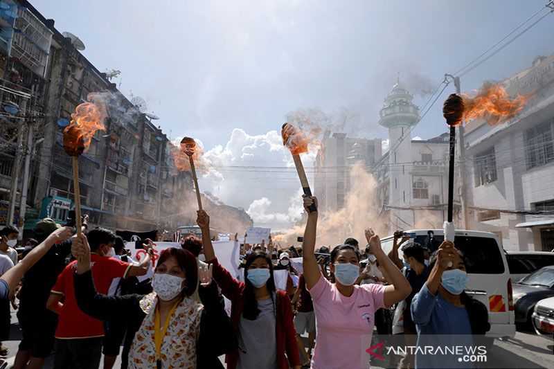 Myanmar Bebaskan Ratusan Tahanan Politik Atas Desakan Asean