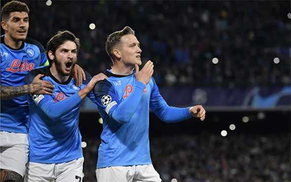 Napoli ke Perempat Final Setelah Menang Agregat 5-0 atas Frankfurt