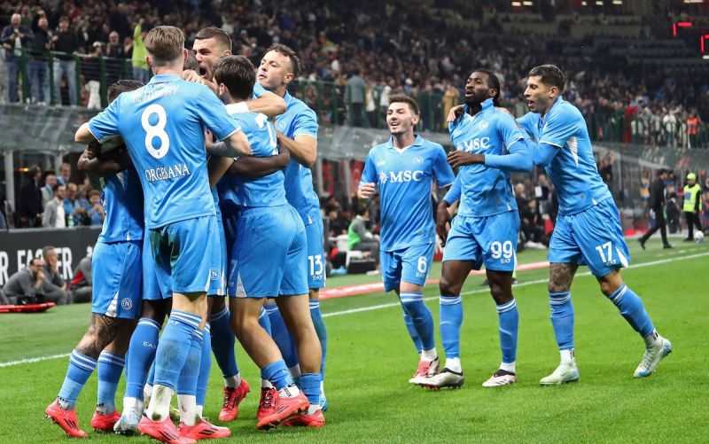 Napoli Kokoh di Puncak Klasemen Serie A Usai Permalukan Milan di San Siro