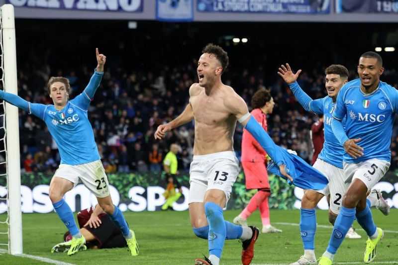 Napoli Lakukan 'Comeback' Saat Kalahkan Salernitana dengan skor 2-1