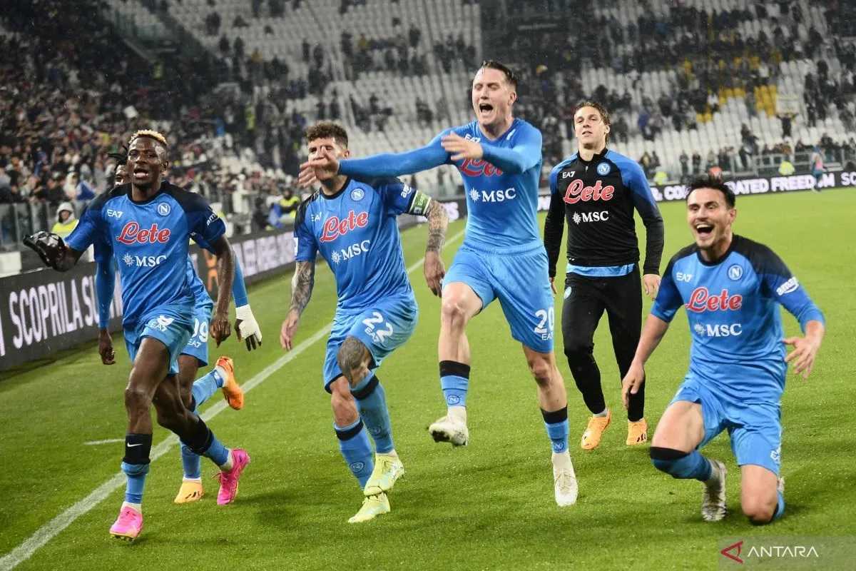 Napoli Nyaman di Puncak Klasemen Usai Tekuk Como 3-1