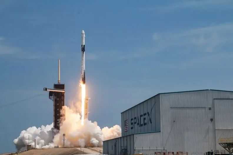 NASA dan SpaceX Luncurkan Falcon 9 untuk Misi Pasok Ulang ke ISS