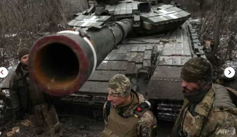 NATO Isyaratkan Lebih Banyak Senjata Berat Dikirim ke Ukraina
