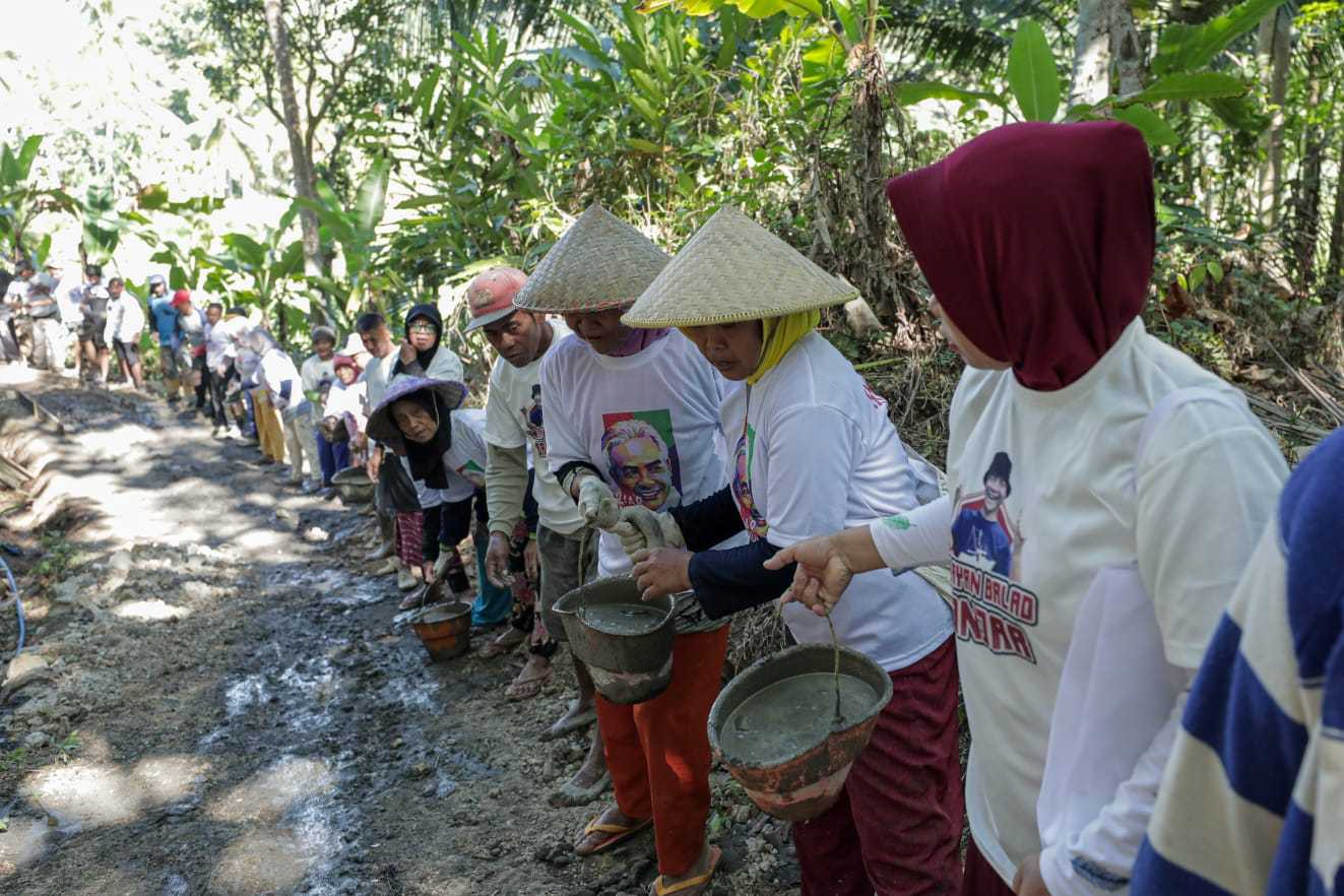 Nelayan Balad Ganjar Beri Bantuan Pengecoran Jalan untuk Warga Cipatujah Tasikmalaya 3