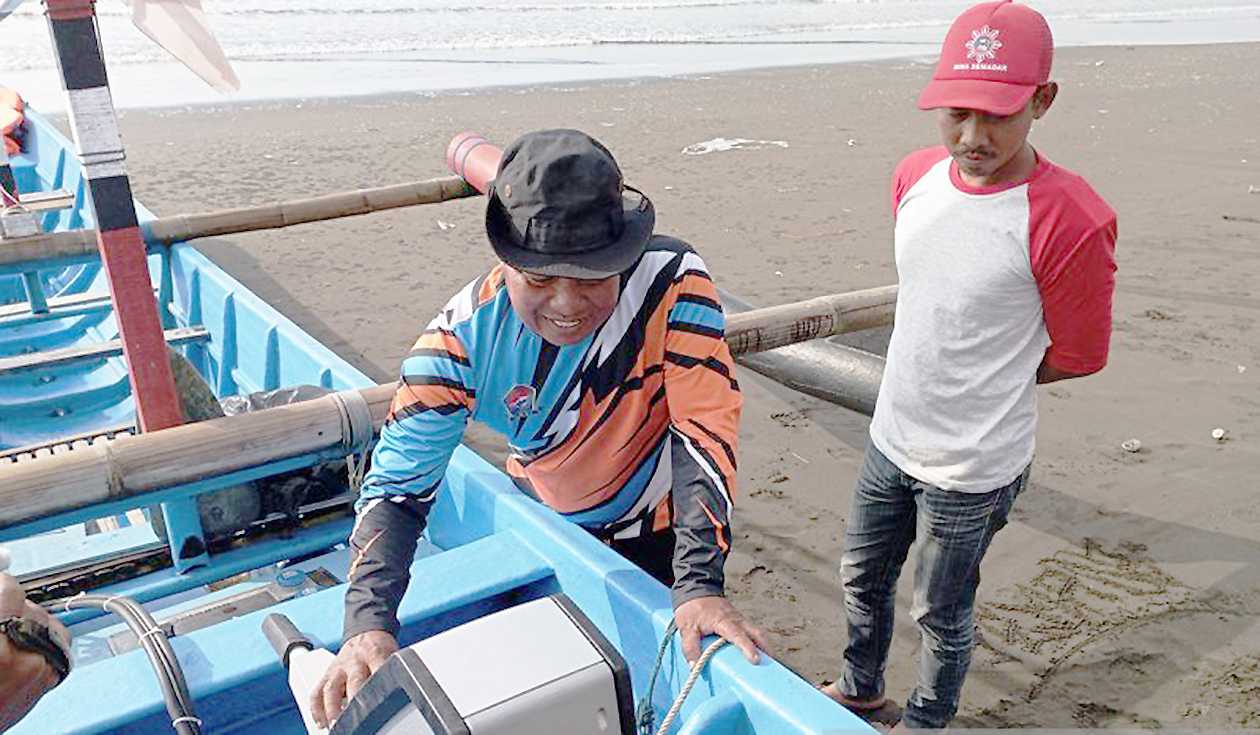 Nelayan Cilacap Sambut Baik Kapal Bermotor Listrik dengan Baterai