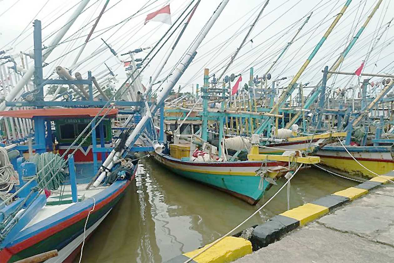 Nelayan dan Wisatawan Waspadai Gelombang Tinggi