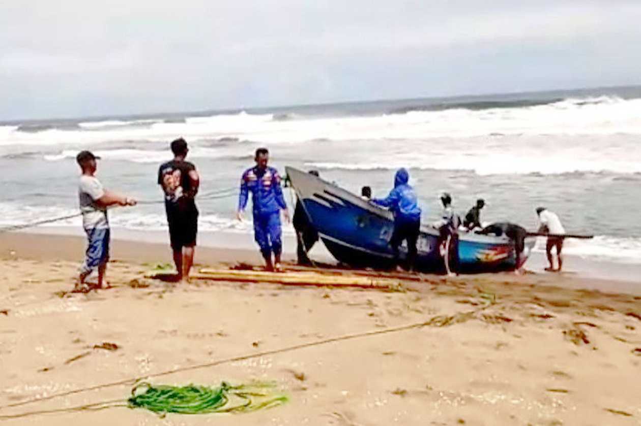 Nelayan Diduga Hilang di Perairan Santolo Garut