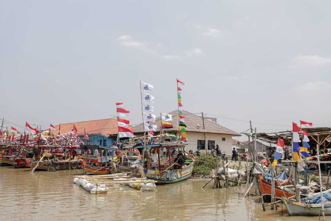 Nelayan Ganjar Ramaikan Pesta Laut Nadran di Kabupaten Cirebon, Dukung Pelestarian Tradisi & Budaya 2