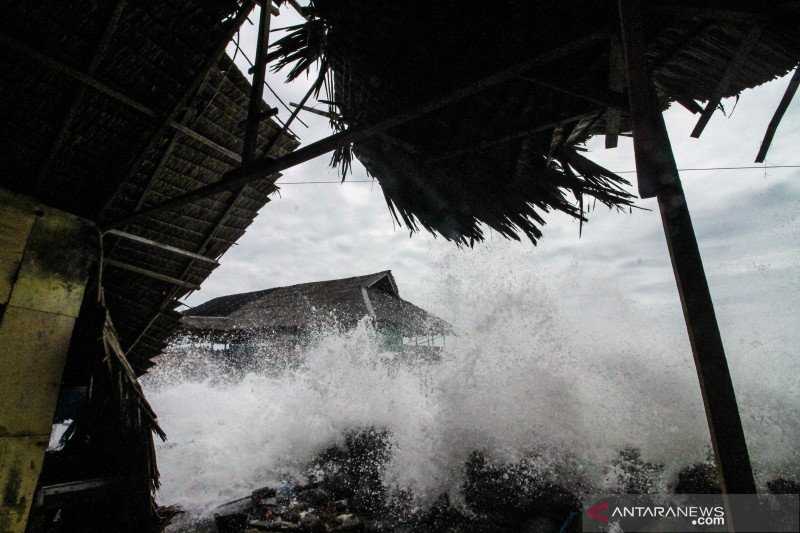 Nelayan Wajib Membaca Agar Tidak Celaka, Waspada Gelombang 6 Meter di Perairan Indonesia