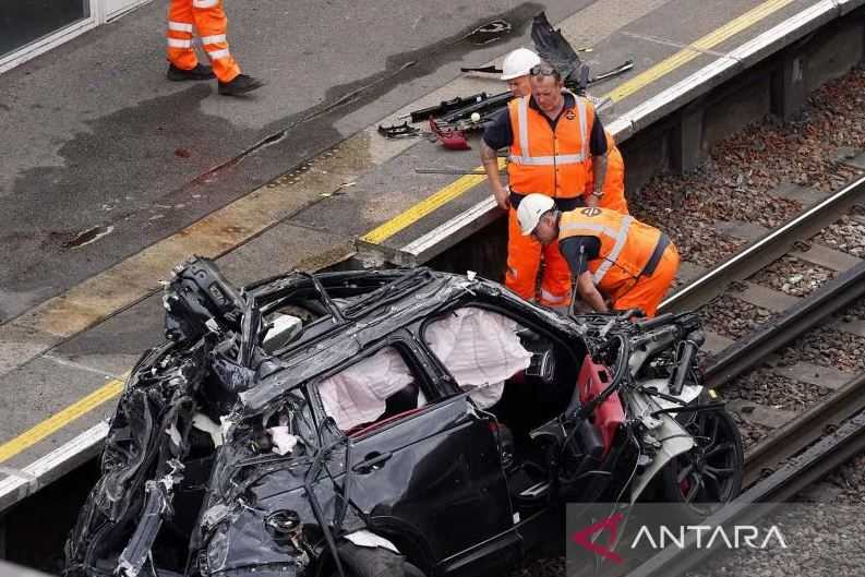 NHTSA Selidiki Dua Kecelakaan Mobil Tesla, Diduga Karena Autopilot