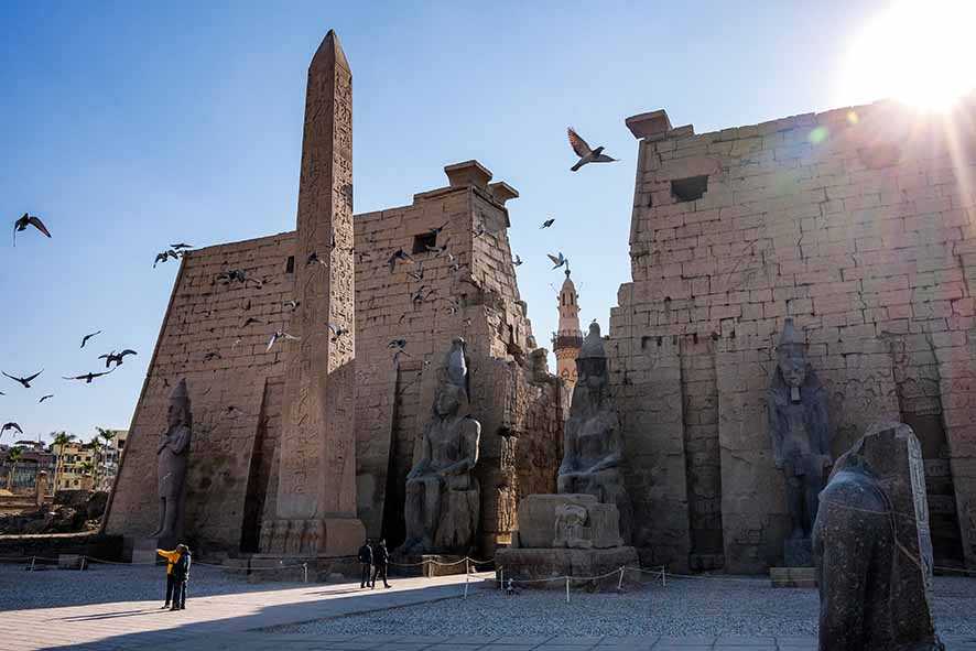 Obelisk, Menara untuk  Menghormati Dewa Matahari