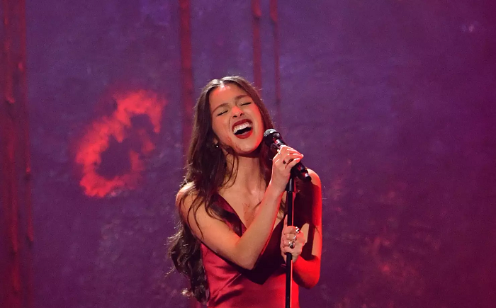 Olivia Rodrigo Dinobatkan Sebagai Songwriter of the Year Tahun 2024