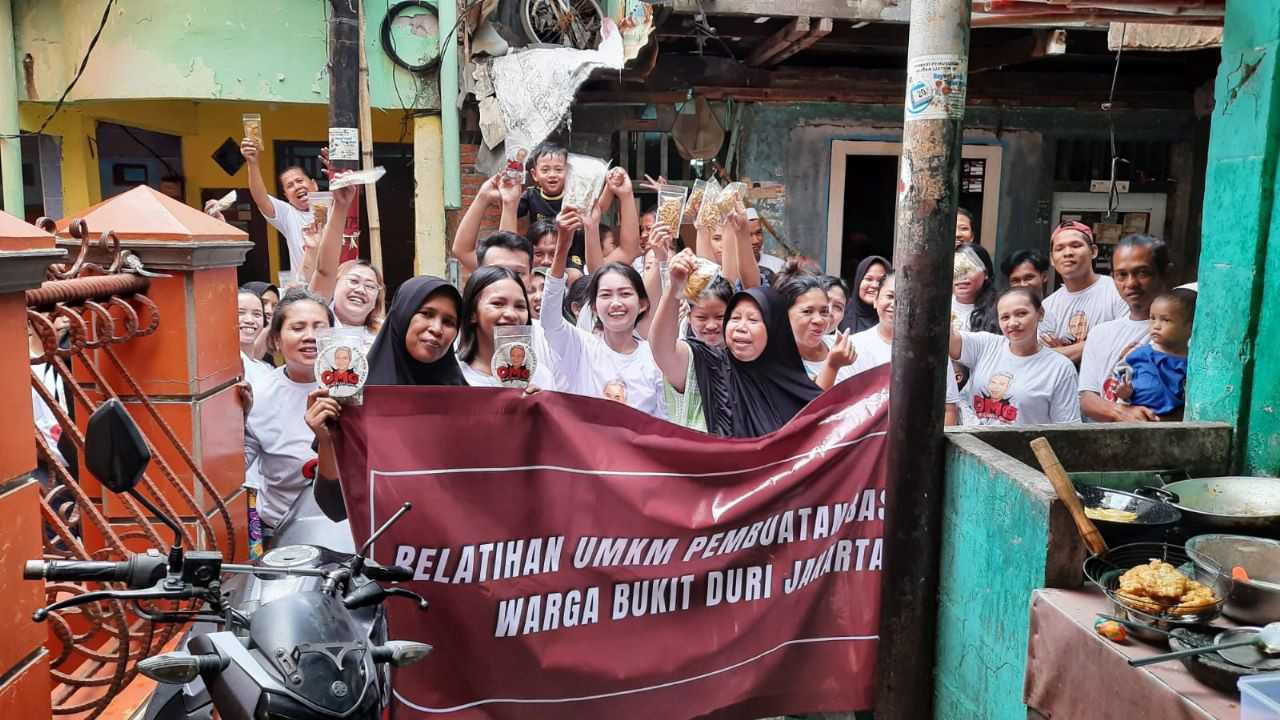 OMG DKI Beri Pelatihan UMKM Pembuatan Basreng di Kawasan Bukit Duri