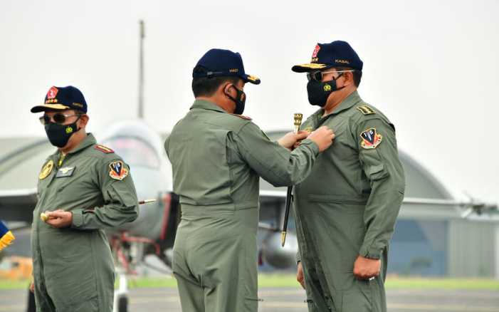Orang Nomor Satu di TNI AL Terima Wing Kehormatan dari Angkatan Udara
