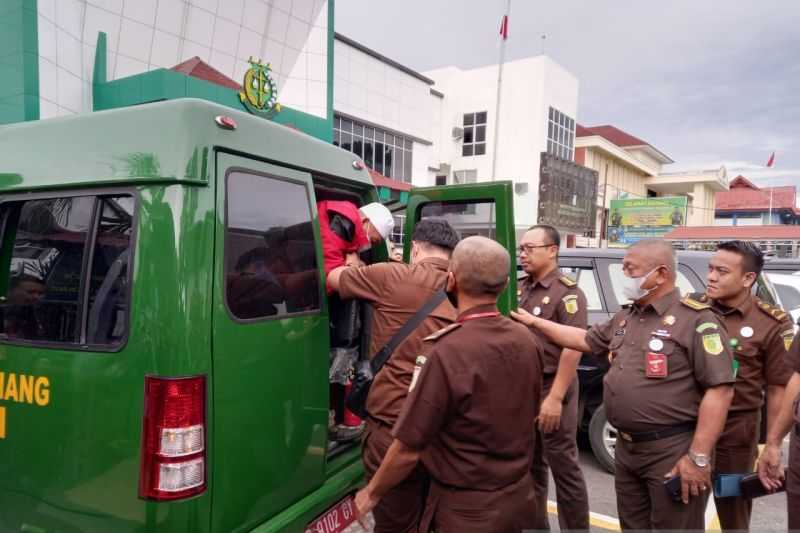 Pada Dini Hari Setelah Buron Selama Lima Tahun, Kakek Usia 70 Tahun Ini Ditangkap