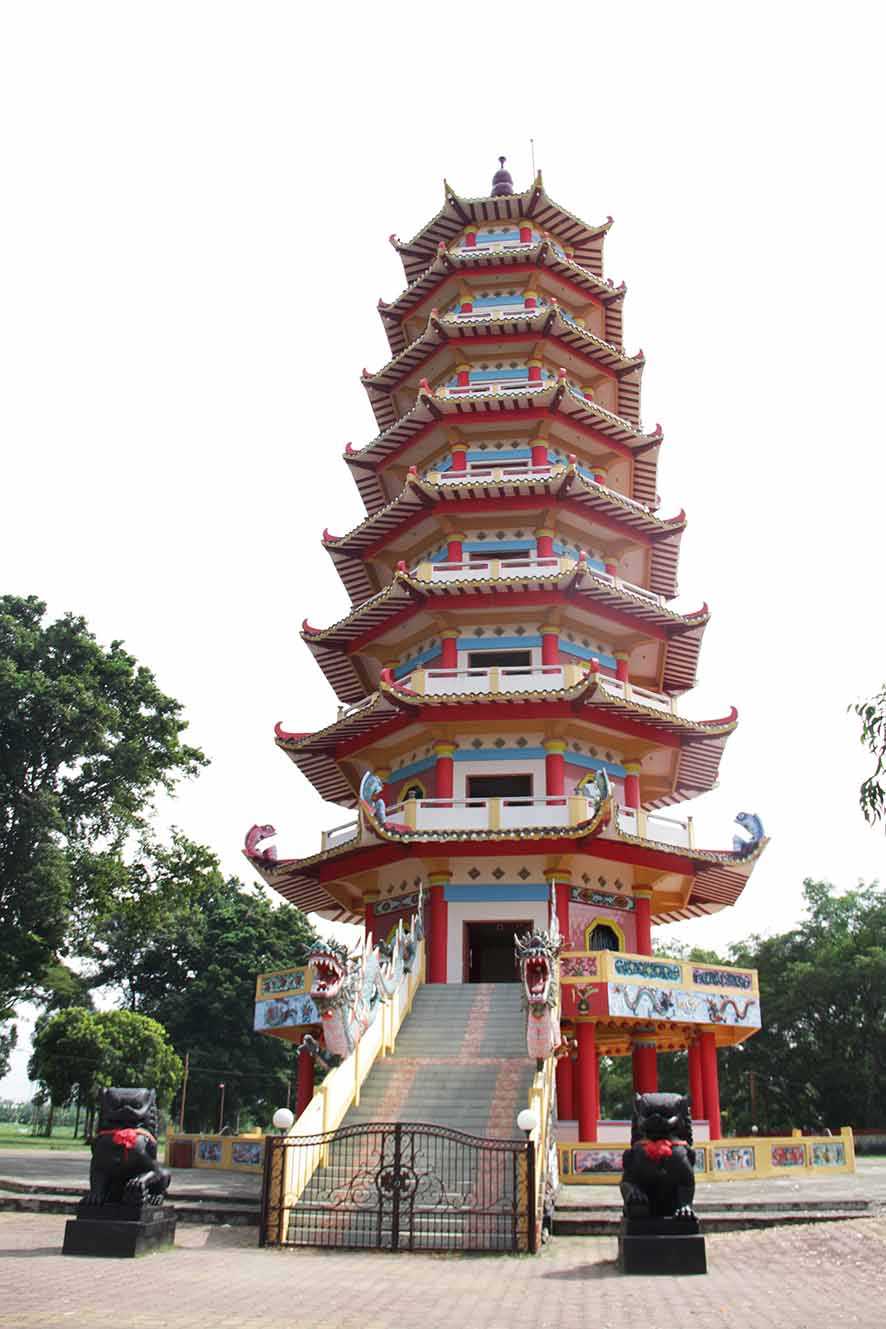 Pagoda Sembilan Lantai di Pulau Kemaro
