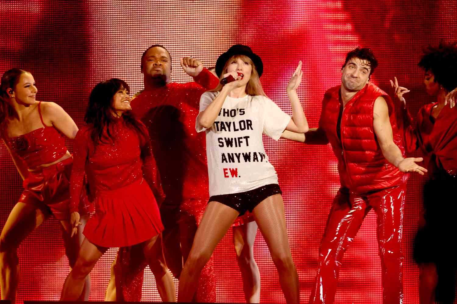 Pakai Kaos 22, Fans Yakin Taylor Swift Beri Spoiler Album Berikutnya