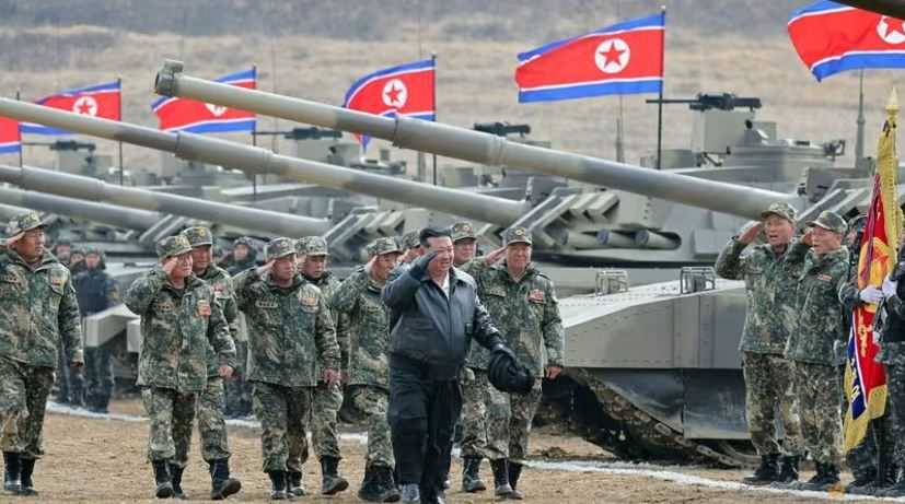 Pamer Alutsista, Kim Jong-un Pandu Demo Militer Libatkan Tank