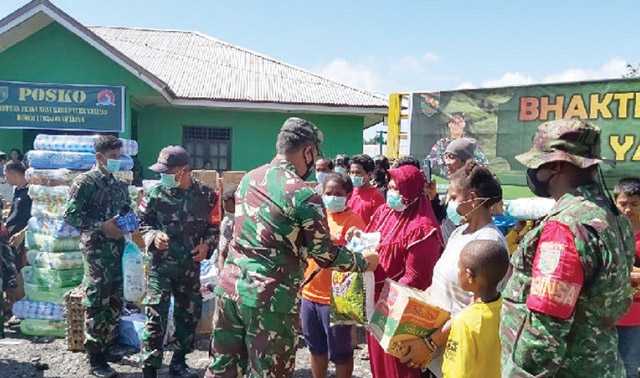 Pangdam XVII/Cenderawasih  Bantu Pengungsi Yalimo