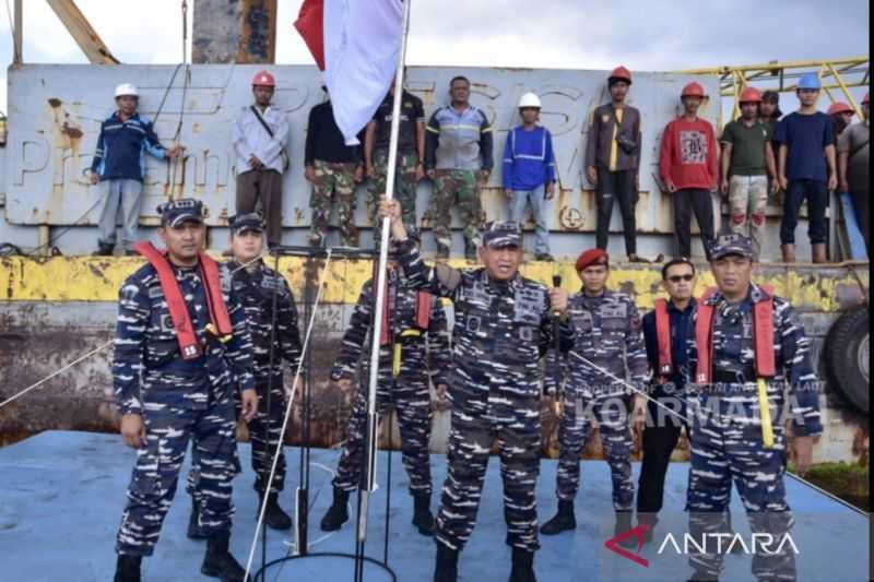 Pangkoarmada I Kibarkan Merah Putih di Perbatasan RI dengan Malaysia dan Singapura