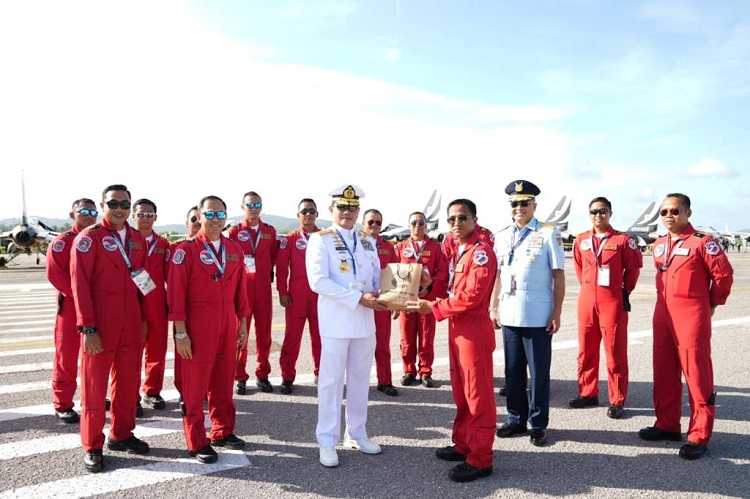 Panglima TNI Bangga dengan Kemampuan Tim Aerobatic TNI AU