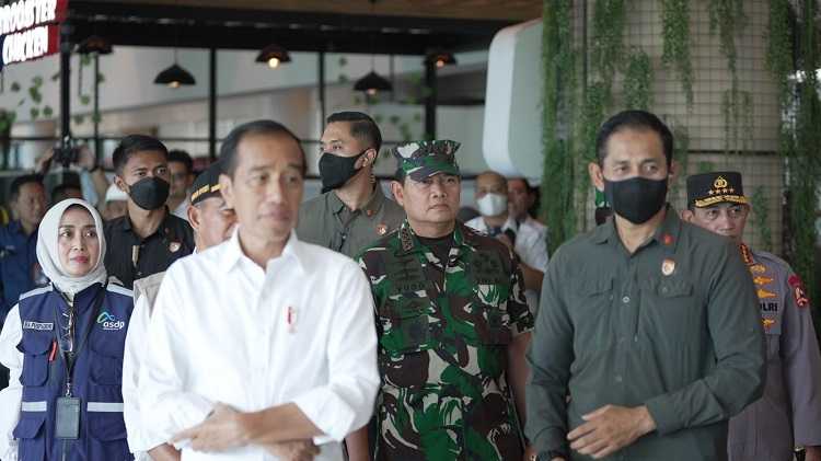 Panglima TNI Dampingi Presiden Jokowi Mengecek Kesiapan Pelabuhan Merak