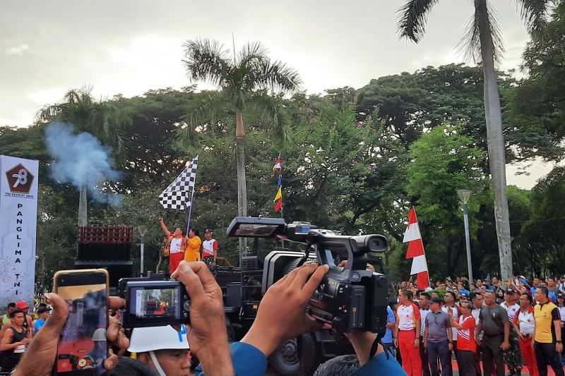 Panglima TNI Lepas 10.000 Peserta Lari HUT TNI di Lapangan Monas