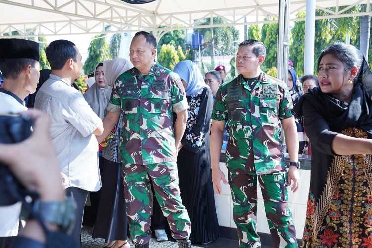 Panglima TNI Melayat Putri Marsda TNI Koestono