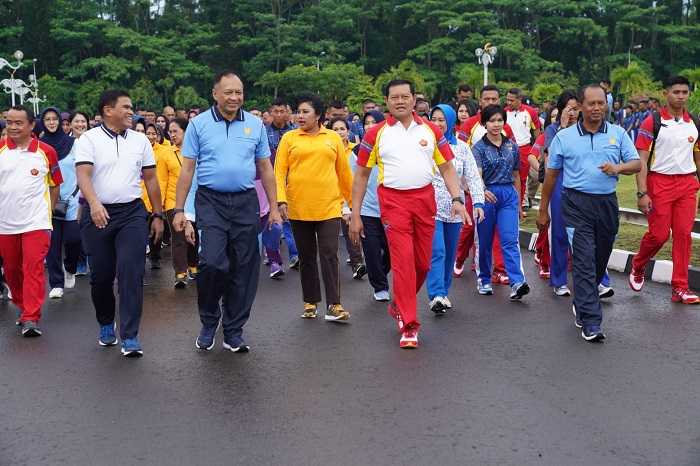 Panglima TNI Olahraga Bersama Taruna AAU