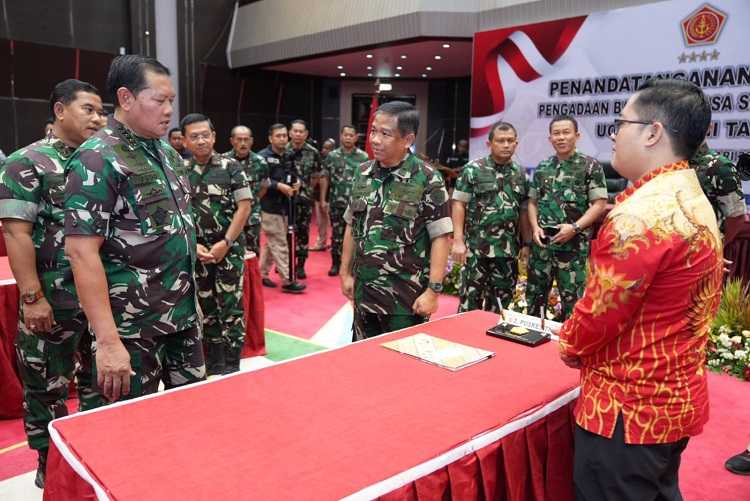 Panglima TNI Pimpin Penandatanganan Kontrak Pengadaan Barang dan Jasa Secara Kolektif UO Mabes TNI TA 2023