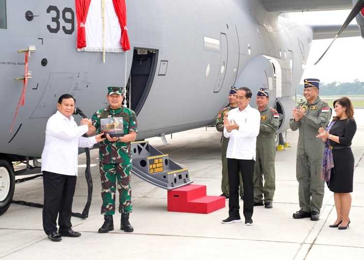 Panglima TNI Terima Pesawat C-130J-30 Super Hercules dari Menhan