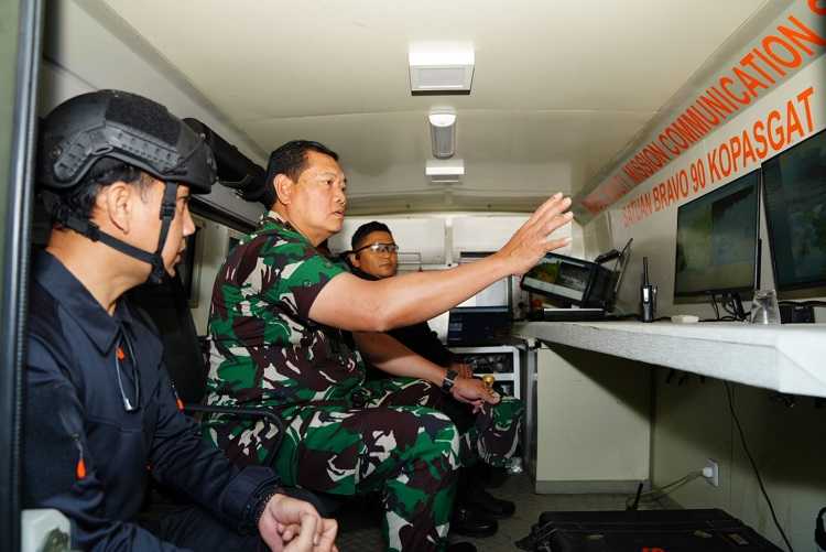 Panglima TNI Tinjau Kesiapan Posko Kendaraan Khusus Kogabpadpam VVIP KTT ke-42 Asean