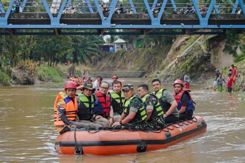 Pantau ke Lapangan, Wali Kota Medan dan Pangdam I/BB Susuri Sungai Deli