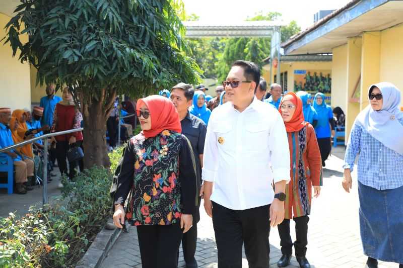 Para Lansia Ini Sambut Antusias Penjabat Gubernur Jatim saat Kunjungi Panti Wreda di Tulungagung
