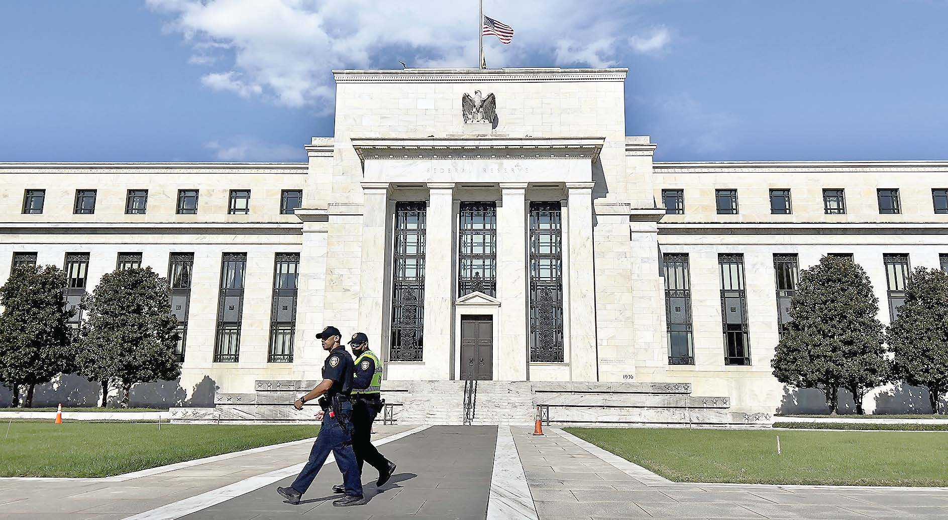 Para Pejabat The Federal Reserve Condong Naikkan Lagi Suku Bunga