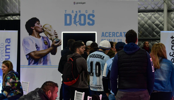 Para Penggemar Kini Bisa Temui Maradona Versi Hologram di Buenos Aires