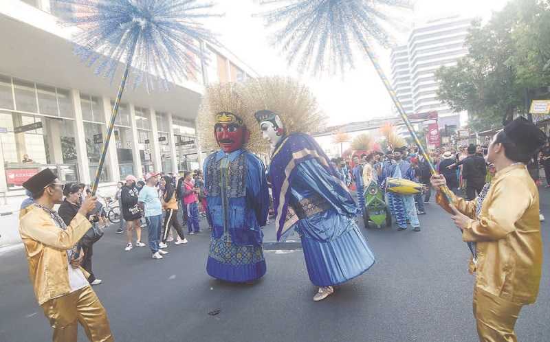 PARADE BUDAYA SAMBUT HUT KE-496 DKI JAKARTA