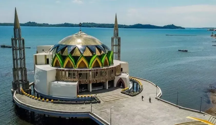 Parepare Tawarkan Wisata Kuliner Religius di Area Masjid Terapung BJ Habibie