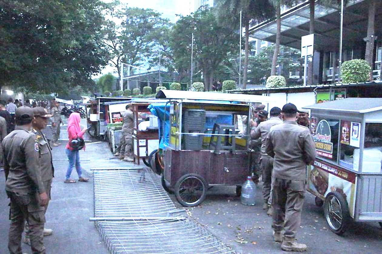 Parkir Liar di Jaksel Ditertibkan Petugas Gabungan