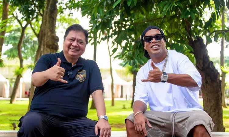 Pasca Merumput Bersama Rans Nusantara FC, Ronaldinho Temui Menko Perekonomian Airlangga Hartarto, Bahas Apa Ya?
