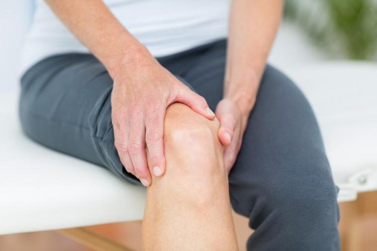 Pasien Sakit Lutut Berulang Harus Minum Obat Seumur Hidup? Ini Penjelasannya