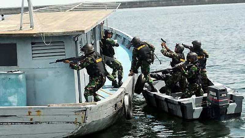 Pasukan Khusus TNI AL Bermanuver di Situbondo, Sikat Musuh di Keheningan Malam