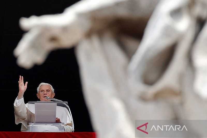 Paus Benediktus XVI, Pembela Setia Iman Katolik di Masa Sulit