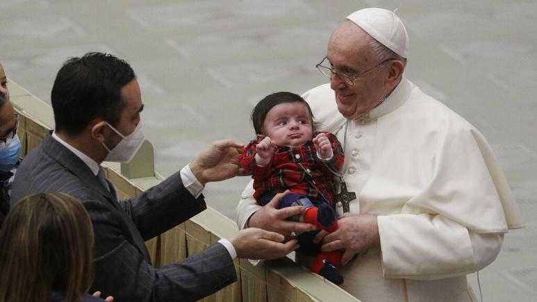 Paus Serukan Pemerintah Italia Tingkatkan Angka Kelahiran