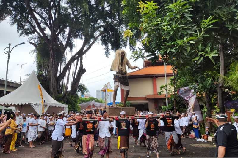 Pawai Ogoh-ogoh Sambut Hari Suci Nyepi di Pura Adhitya Jaya Jakarta