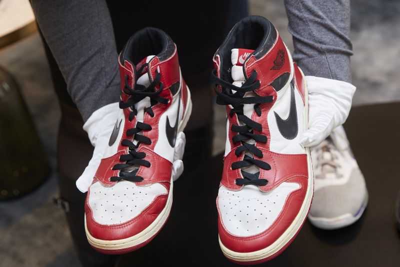 Pecahkan Rekor, Sepatu Merah Putih Michael Jordan Laku Terjual Rp20,8 Miliar